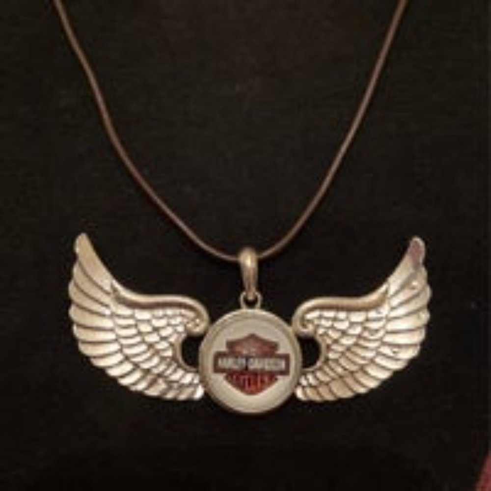 Harely Wing Snap Necklaces - Picture 3 of 6